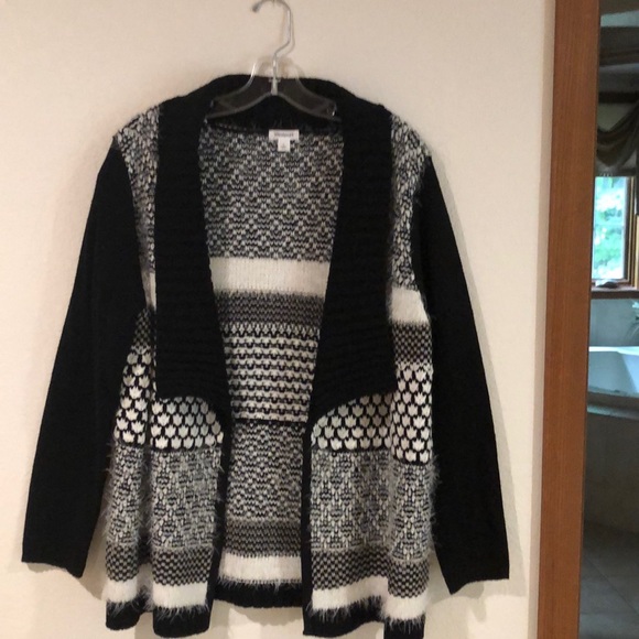 Women’s Sweater - Picture 1 of 3